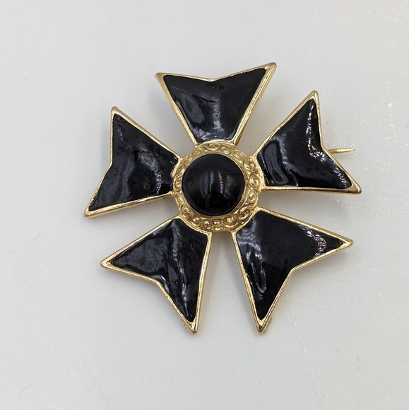 Vintage Black Enamel Gold Tone Maltese Cross with Five Arms Brooch Unsigned - Picture 3 of 7